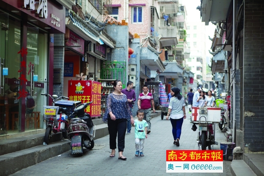 南头:古城遗风与市井烟火包围